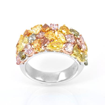 кольцо с цветными бриллиантами