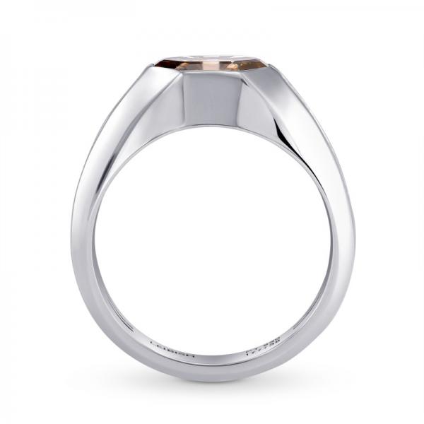 Мужское кольцо с коричневым бриллиантом.