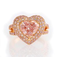 кольцо с розовым бриллиантом